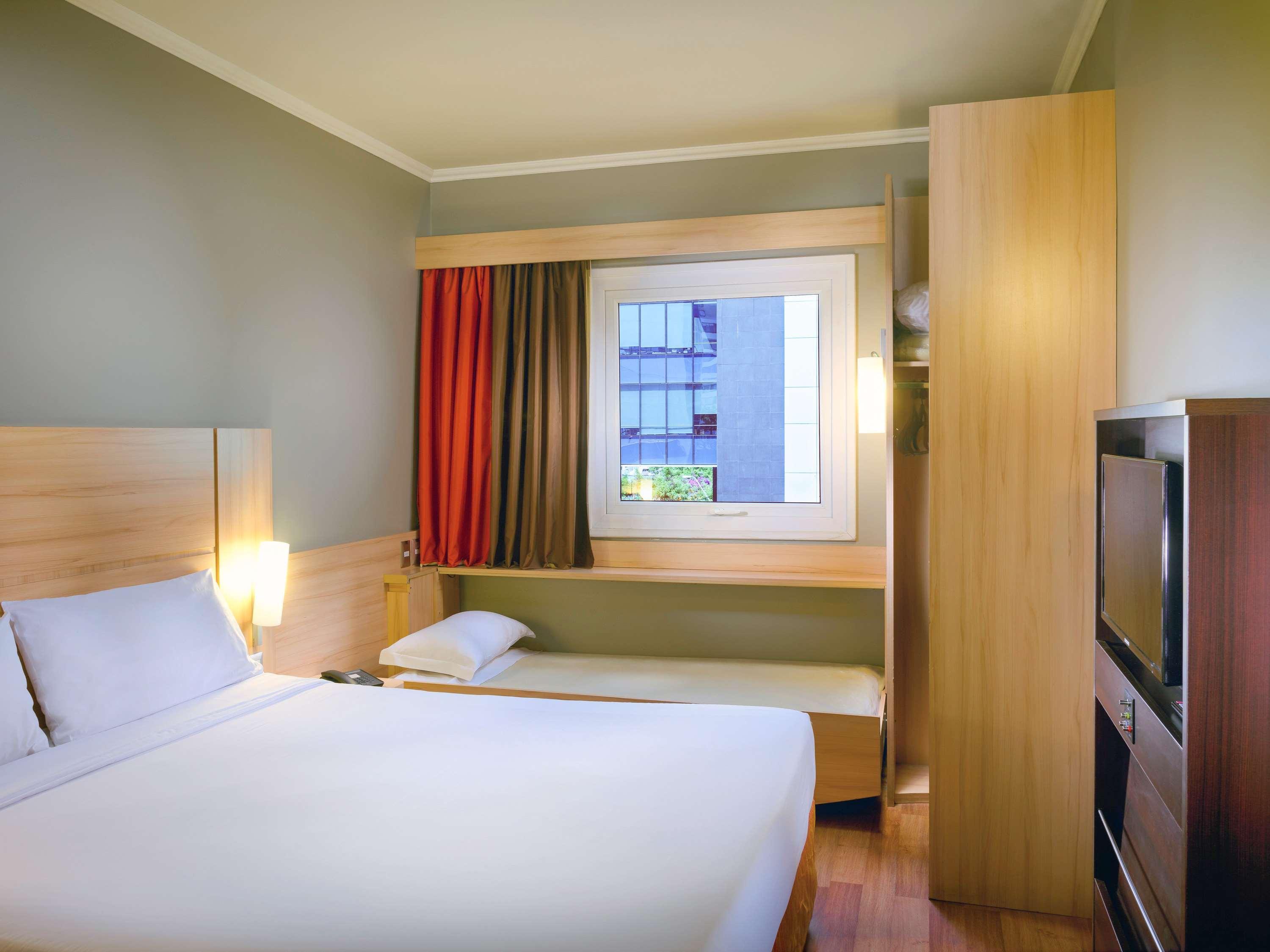 Ibis Santiago Las Condes Exterior foto