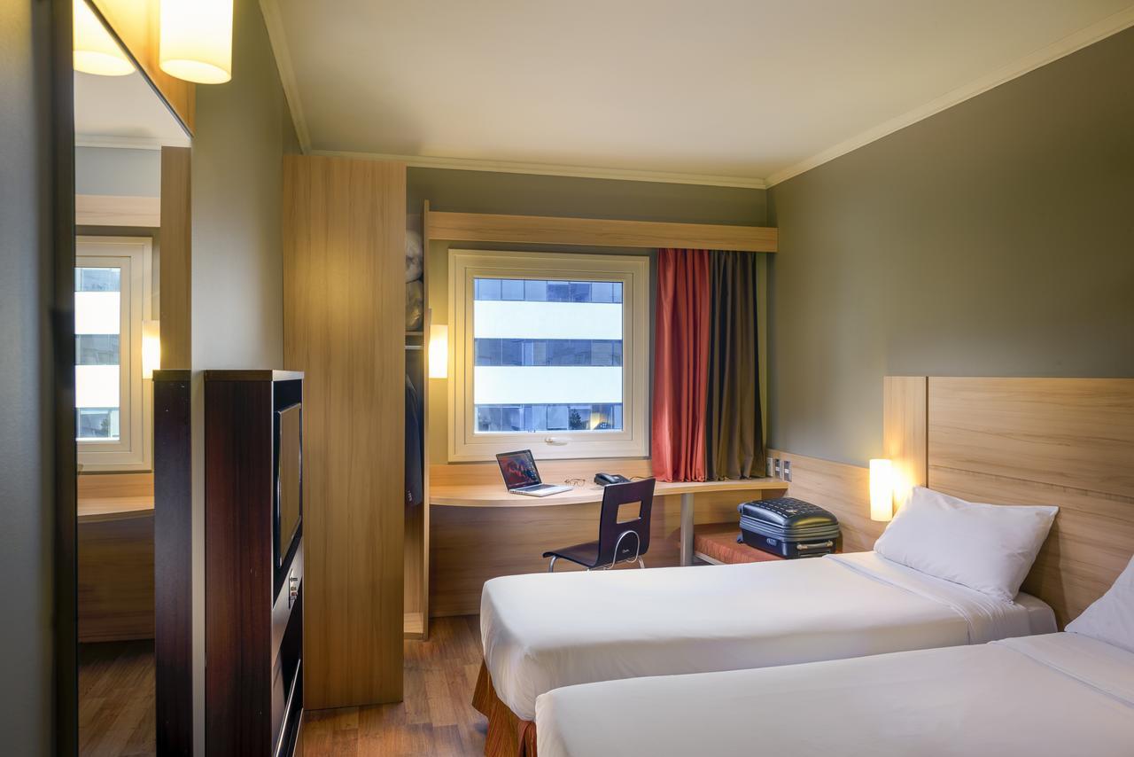 Ibis Santiago Las Condes Exterior foto